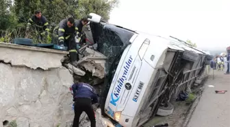 Güncelleme 2 - Kütahya'da Yolcu Otobüsü Devrildi: 2 Ölü, 15 Yaralı