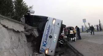 Güncelleme - Kütahya'da Yolcu Otobüsü Devrildi: 1 Ölü, 16 Yaralı