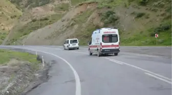 Hakkari'de Elektrik Dağıtım Şirketi Aracı Devrildi: 4 Yaralı