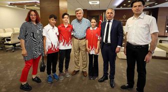 Başkan Karaosmanoğlu, Şampiyon Öğrencileri Ağırladı