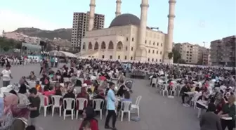 Mardin'de Binlerce Kişi İftarda Buluştu