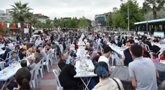 Binlerce Kişi Aynı Sofrada İftar Yaptı