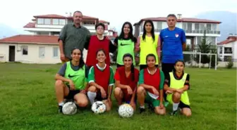 Erken Evliliğe Karşı Kız Futbol Takımı Kurdu