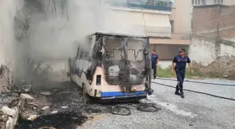 Aydın'da Park Halindeki Minibüs Yandı