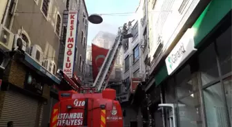 Fatih'te Bulunan Bir Handa Yangın Çıktı