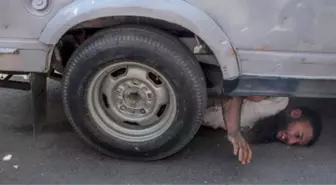 Keşmir'de Zırhlı Araç Göstericilerin Üzerine Daldı: 3 Yaralı!