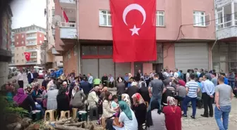 Şehit Babası,teselliyi Vali'ye Sarılmakta Buldu