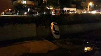 Hatay'da Otomobil Kanala Uçtu