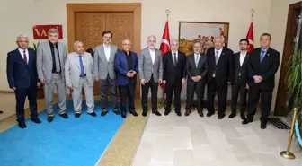Kızılay Genel Başkanı Kınık Vali Kamçı'yı Ziyaret Etti