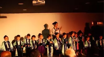 Pekfen'de Öğrencilerin Mezuniyet Coşkusu