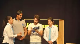 Belediye Otobüsü Şoförlerinden Tiyatroculara Taş Çıkartan Performans