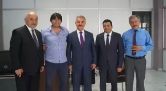 Gol Kralı Okan Yılmaz'dan MHP'ye Destek Ziyareti