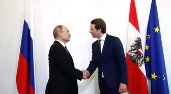 Putin Viyana'da Cumhurbaşkanı Bellen ile Görüştü