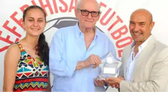 Şenes Erzik'e Büyük Onur