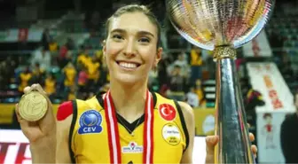 Vakıfbank'ın Pasörü Naz Aydemir, Hamilelik Nedeniyle Kariyerine Ara Veriyor