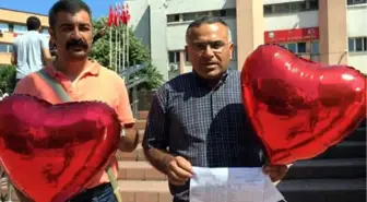 İhraç Edilen Öğretmenler, Sembolik Karneleri Uçan Balonlarla Gönderdi