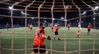 Milli Futbolcular Kızılay İçin Sahaya Çıktı