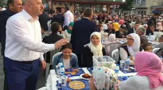 İftar Sofrasında Yer Kalmayınca Milletvekili Aç Kaldı