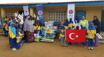 Sierra Leone'de Yetimhanelere Gıda Yardımı