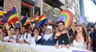 İzmir'de Lgbti Yürüyüşü