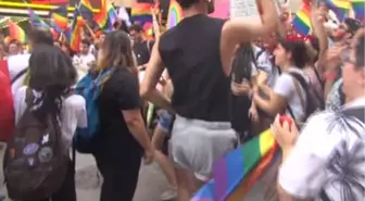 İzmir'de Lgbti Yürüyüşü