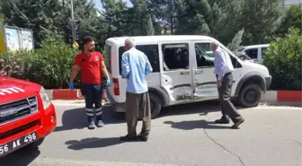 Siirt'te Trafik Kazası: 2 Yaralı