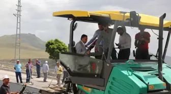 Yukarı Develi Yolunun Sıcak Asfalt Çalışmalarına Başlandı