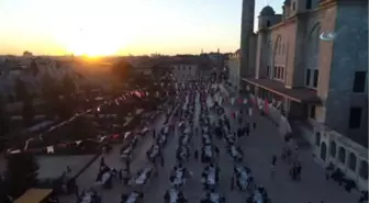 Fatih Camii Avlusundaki İftar Havadan Görüntülendi