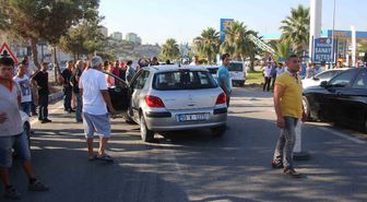 Kuşadası'nda Otomobil Yayaya Çarptı; 1 Yaralı