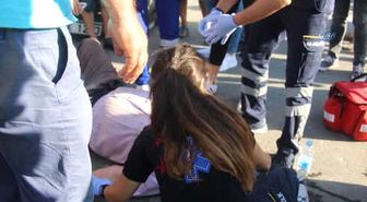Kuşadası'nda Otomobil Yayaya Çarptı: 1 Yaralı