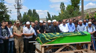 Seçmen Kağıdı Tartışması Sonucu Öldürülen Muhtar Toprağa Verildi