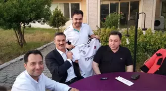 AK Parti İzmir Milletvekili Adayı Milli Futbolcu Alpay Özalan Tire'de Vatandaşlarla Buluştu