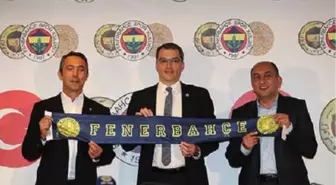 Fenerbahçe'de Comolli Sözleşmeyi İmzaladı