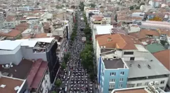 Gelenek Yine Bozulmadı... Türkiye'nin En Büyük İftar Sofrası Yine Uşak'ta Kuruldu