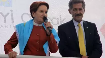 Akşener Yağmur Nedeniyle Mitingi Yarıda Kesti