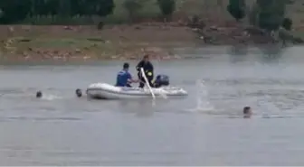 Gölete Giren 2 Gençten Biri Boğuldu, Diğeri Kayboldu