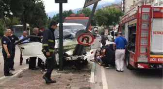 Kazada Araç İçinde Sıkışan Engelli, Ekiplere Zor Anlar Yaşattı