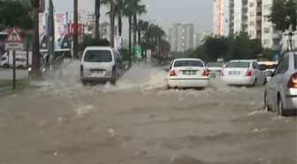 Adana'da Yollar Nehre Döndü