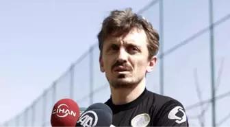 Başakşehirli Orhan Ak'ın Annesi Hayatını Kaybetti