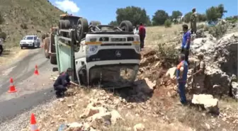 Çöp Kamyonu Takla Attı: 2 Ölü, 1 Yaralı