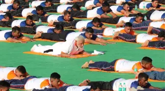 Hindistan Başbakanı Modi, Halkla Yoga Yaptı