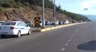 Kamyon Devrildi, Karayolu Trafiğe Üç Saat Kapandı