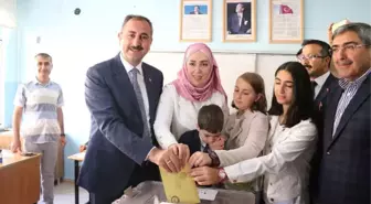 Adalet Bakanı Gül Oyunu Kullandı