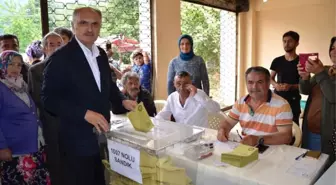 AK Parti Giresun Milletvekilleri Cemal Öztürk ve Sabri Öztürk Oylarını Kullandı