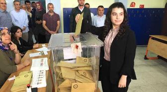 AK Parti'nin En Genç Milletvekili Adayı Oyunu Kullandı
