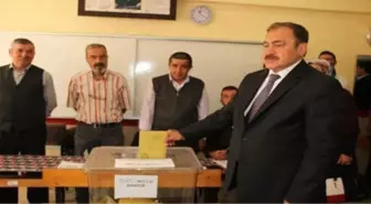 Bakan Eroğlu'nun Sandığından AK Parti Birinci Çıktı