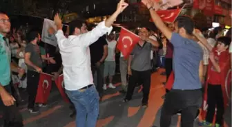 Denizli'de Kutlamaların Adresi Delikliçınar Meydanı Oldu