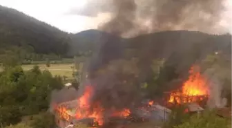 Kastamonu'da 3 Ev Yandı