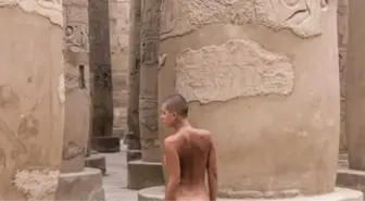 Mısır'da Çıplak Pozu Nedeniyle Gözaltına Alınan Belçikalı Model Bu Defa Ağlama Duvarı'nda Soyundu