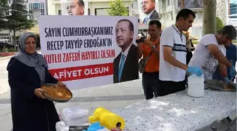 Erdoğan Kazanınca 5 Tepsi Baklava Dağıttı